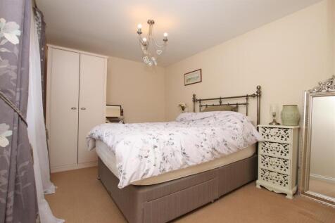 Bedroom 1.JPG