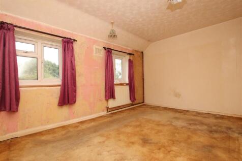 Bedroom 1.JPG