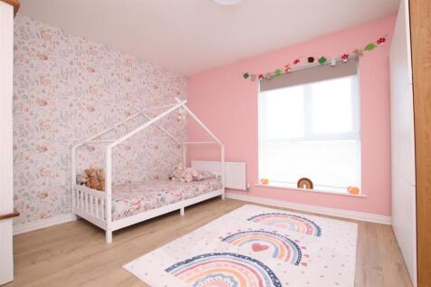 Bedroom 1.JPG