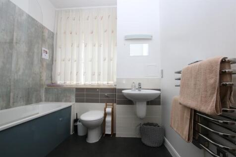 Bathroom.JPG