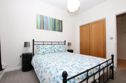 Bedroom_a.JPG
