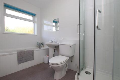 Bathroom.JPG