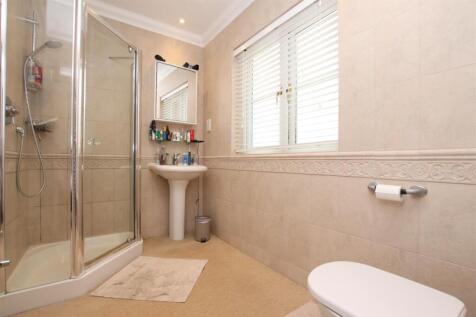Ensuite.JPG