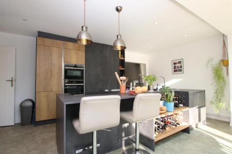 Kitchen.JPG