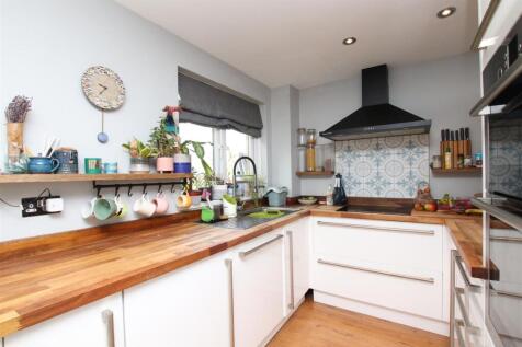 Kitchen..JPG
