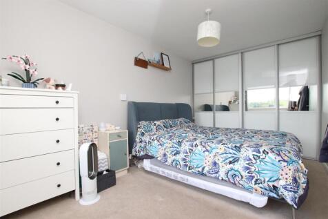 Bedroom 1.JPG