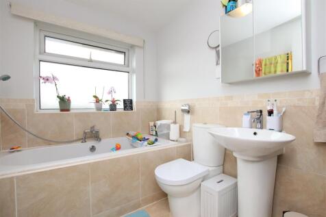 Bathroom.JPG