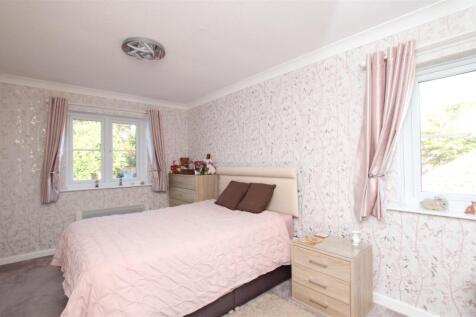 Bedroom 1.jpg