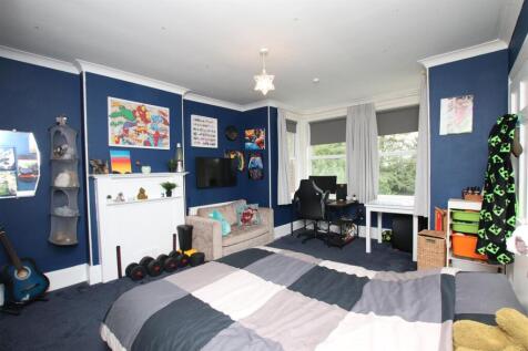 Bedroom 2.JPG