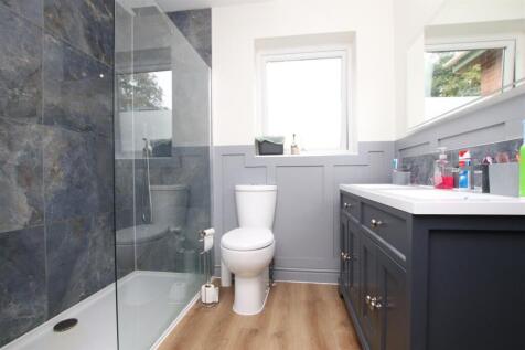 Ensuite.JPG