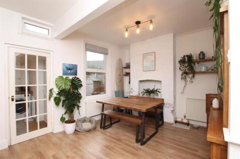 Dining Area..JPG