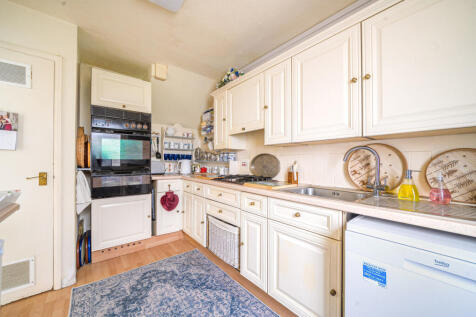 1365876-10-68ee2b...