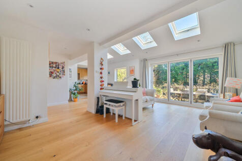 1383909-16-692069...