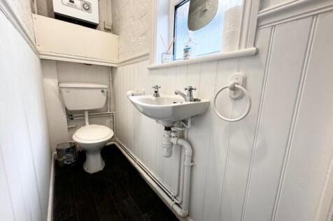 Cloakroom/wc