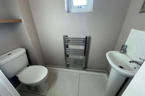 Cloakroom/wc
