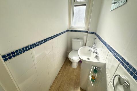 Cloakroom/wc