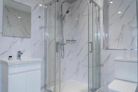 Bathroom 3.jpg