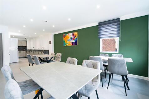 Communal dinning area.JPG