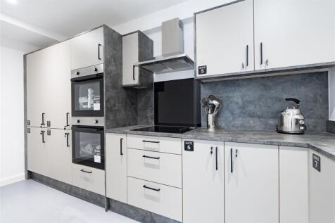 Communal kitchen 2.JPG