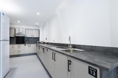 Communal kitchen.JPG