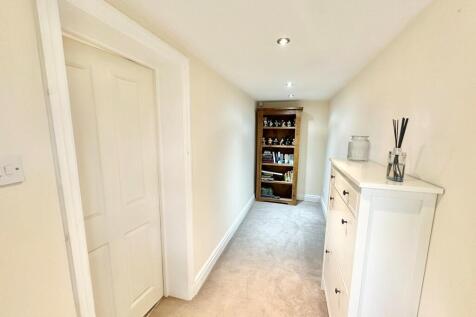 ENTERANCE / OFFICE