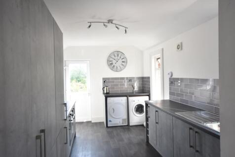 19Claremont, room 25