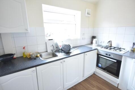 190 Sandyford Rd room 33