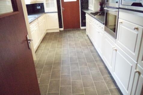 102 Manor House Road01