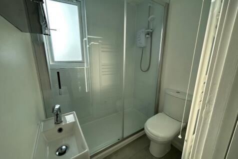 shower room IMG_2...