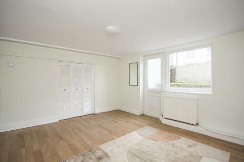 11 Auckland - bed...