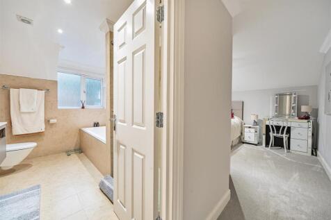 Jack &amp; Jill Bathroom