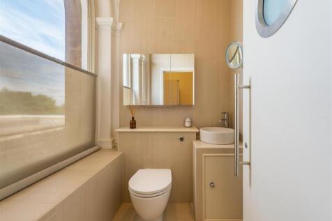 Master Bedroom Luxury Ensuite