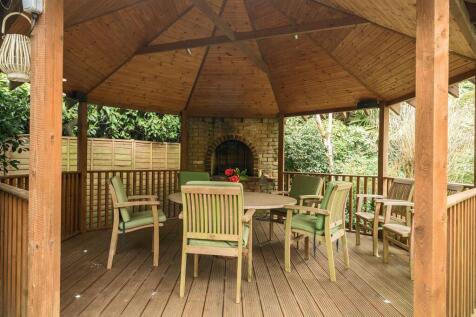 Outdoor Entertaining Seating Area