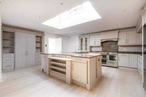 Open-Plan Kitchen/Family Room