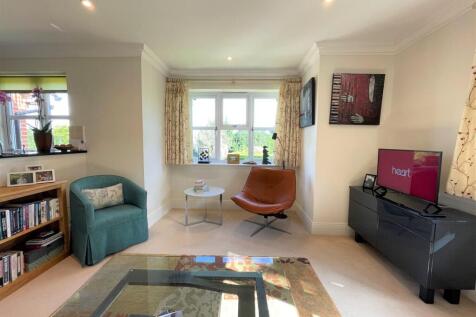 Open-Plan Kitchen/Living Room