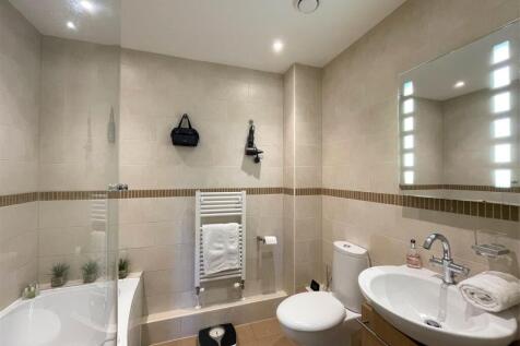Bath/Shower Room