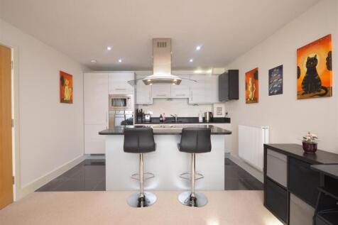 Kitchen 2.jpg