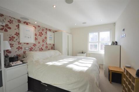 Bedroom 1.jpg