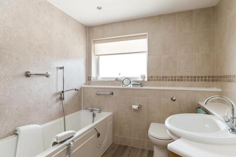 Maybury Farm, Bathroom