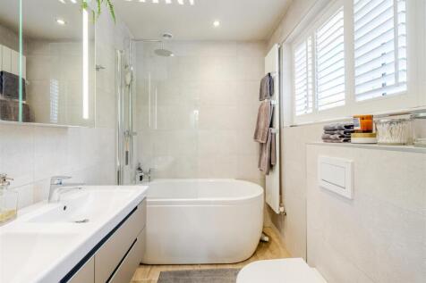 Ensuite Bath/Shower Room