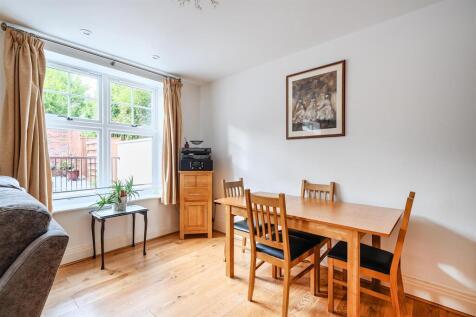 Sitting/Dining Room