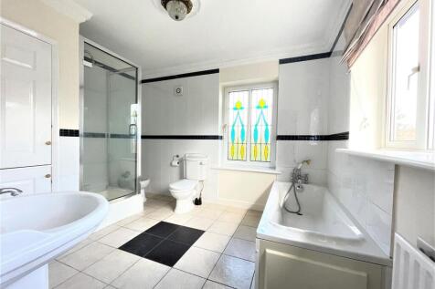 Ensuite Bath/Shower Room