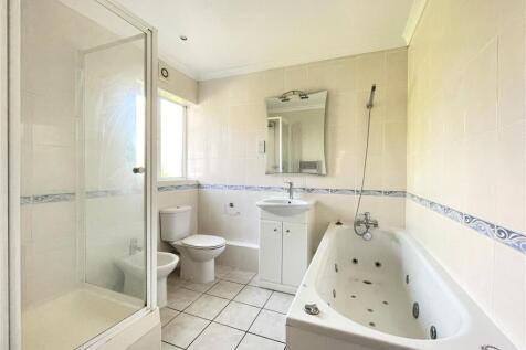 Family Bath/Shower Room