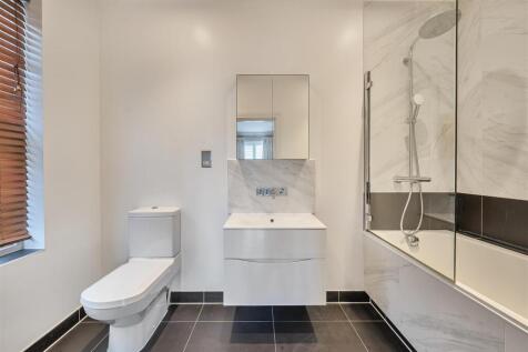Ensuite Bath/Shower Room