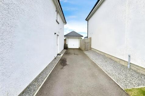 Driveway/Garage