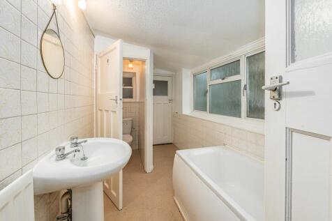 Bathroom (view a)