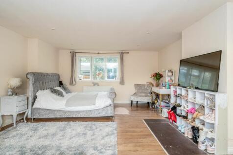 Living Room (view b)