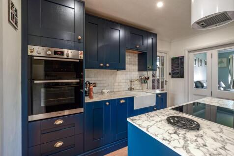 Kitchen (view a)