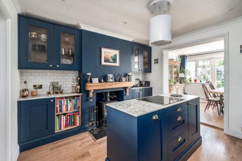 Kitchen (view b)