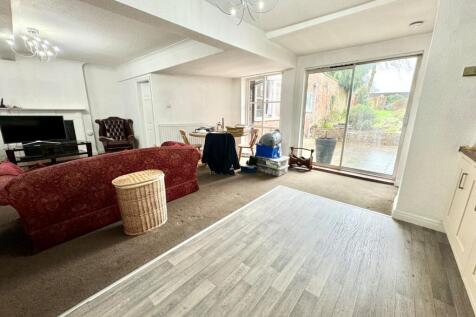 Living Room/Kitchen